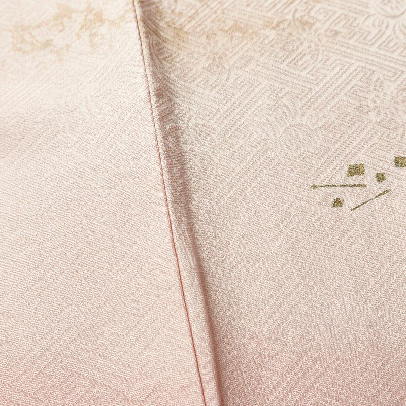 付け下げ 良品 しつけ糸付き 綸子 一つ紋付き 正絹 木の葉・植物柄 袷仕立て 身丈165cm 裄丈65cm 箔 刺繍 フォーマル 着物 ピンク_画像11