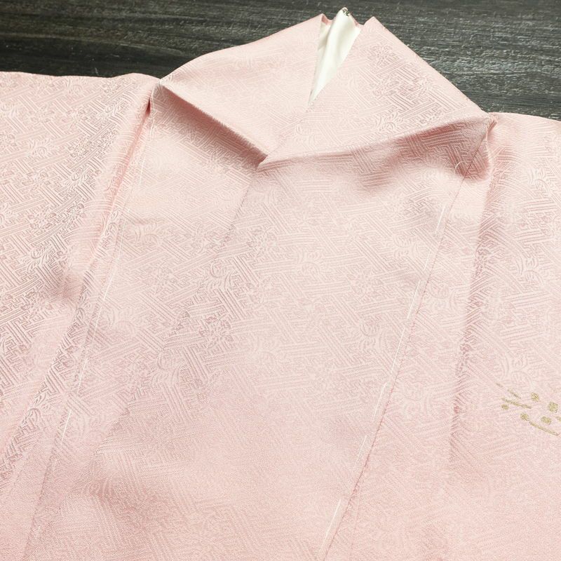付け下げ 良品 しつけ糸付き 綸子 一つ紋付き 正絹 木の葉・植物柄 袷仕立て 身丈165cm 裄丈65cm 箔 刺繍 フォーマル 着物 ピンク_画像17
