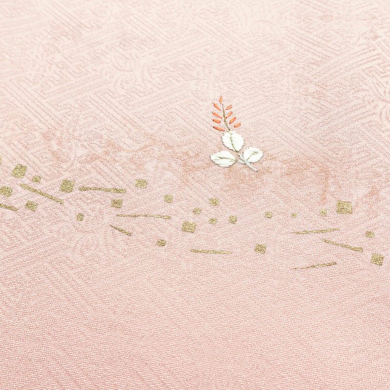 付け下げ 良品 しつけ糸付き 綸子 一つ紋付き 正絹 木の葉・植物柄 袷仕立て 身丈165cm 裄丈65cm 箔 刺繍 フォーマル 着物 ピンク_画像18