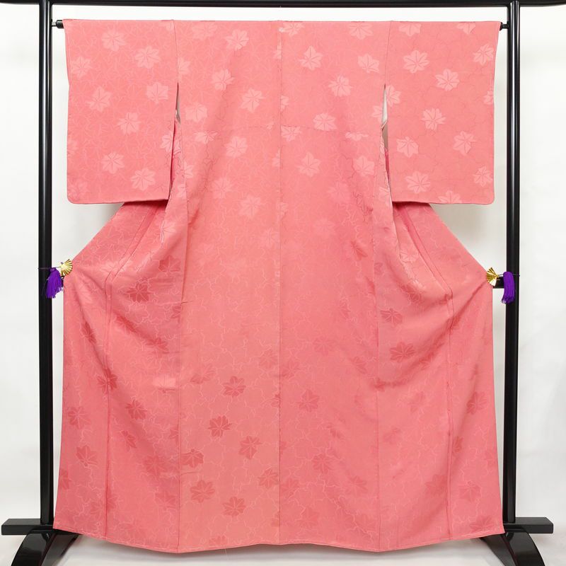 色無地 しつけ糸付き 一つ紋付き 正絹 木の葉・植物柄 袷仕立て 身丈161.5cm 裄丈64.5cm フォーマル 着物 ピンク_画像1