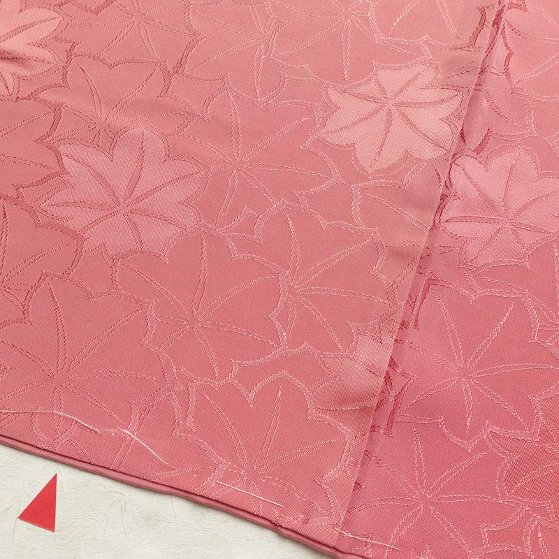 色無地 しつけ糸付き 一つ紋付き 正絹 木の葉・植物柄 袷仕立て 身丈161.5cm 裄丈64.5cm フォーマル 着物 ピンク_画像12