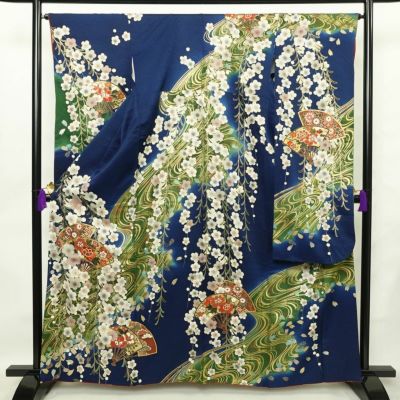 振袖 綸子 正絹 古典柄 金駒刺繍 袷仕立て 身丈167cm 裄丈70cm 金彩 桜