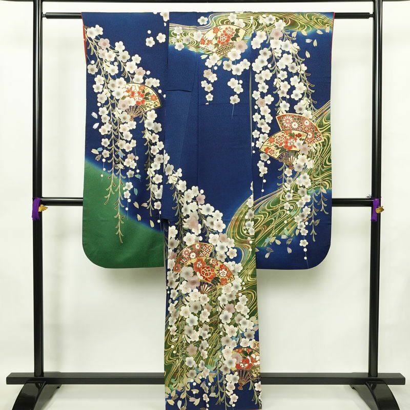 振袖 良品 金駒刺繍 正絹 古典柄 袷仕立て 身丈162cm 裄丈65.5cm 箔 金彩 梅 フォーマル 着物 青・紺_画像2