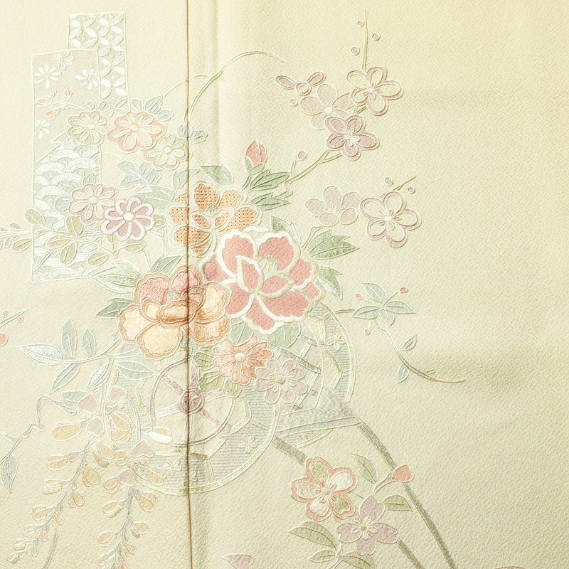 付け下げ 美品 蘇州刺繍 しつけ糸付き スワトウ刺繍 一つ紋付き 正絹 花柄 袷仕立て 身丈166cm 裄丈70cm 刺繍 フォーマル 着物 クリーム_画像6