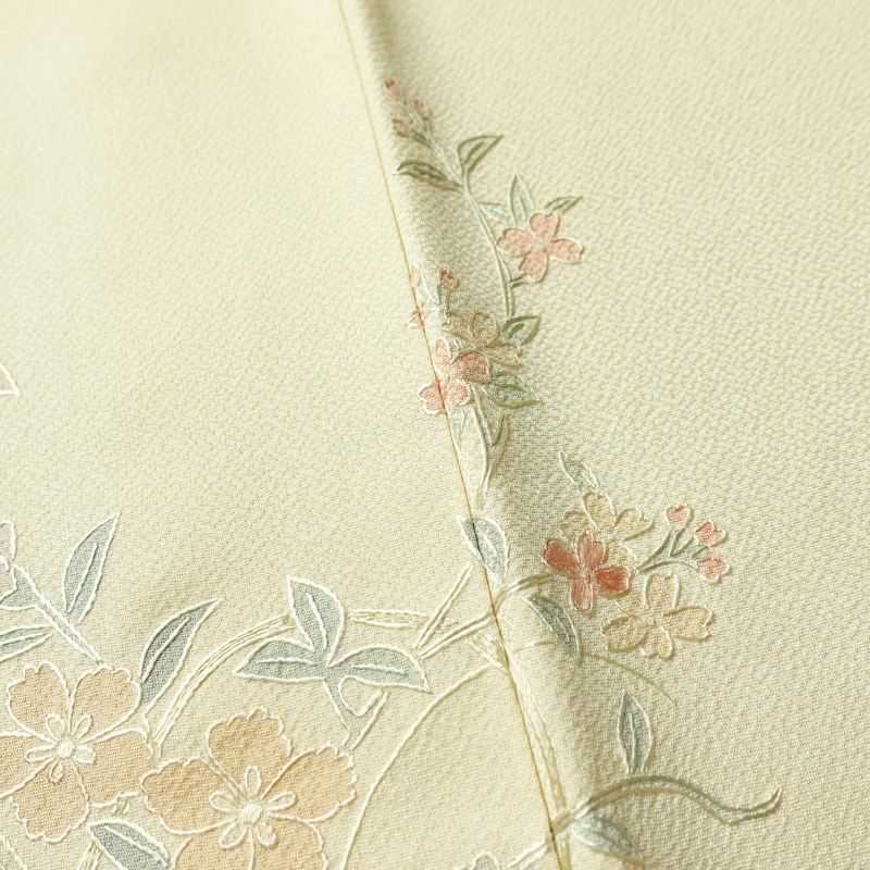 付け下げ 美品 蘇州刺繍 しつけ糸付き スワトウ刺繍 一つ紋付き 正絹 花柄 袷仕立て 身丈166cm 裄丈70cm 刺繍 フォーマル 着物 クリーム_画像10