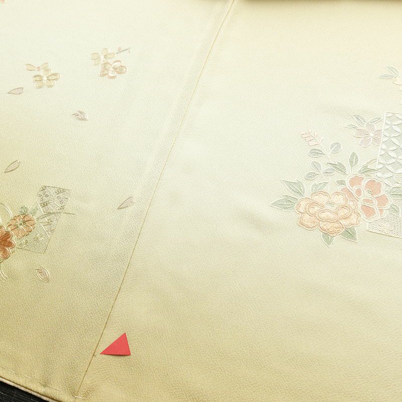 付け下げ 美品 蘇州刺繍 しつけ糸付き スワトウ刺繍 一つ紋付き 正絹 花柄 袷仕立て 身丈166cm 裄丈70cm 刺繍 フォーマル 着物 クリーム_画像12