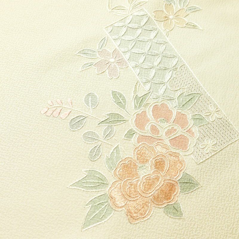 付け下げ 美品 蘇州刺繍 しつけ糸付き スワトウ刺繍 一つ紋付き 正絹 花柄 袷仕立て 身丈166cm 裄丈70cm 刺繍 フォーマル 着物 クリーム_画像14
