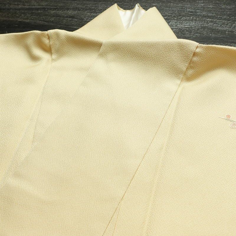 付け下げ 美品 蘇州刺繍 しつけ糸付き スワトウ刺繍 一つ紋付き 正絹 花柄 袷仕立て 身丈166cm 裄丈70cm 刺繍 フォーマル 着物 クリーム_画像19