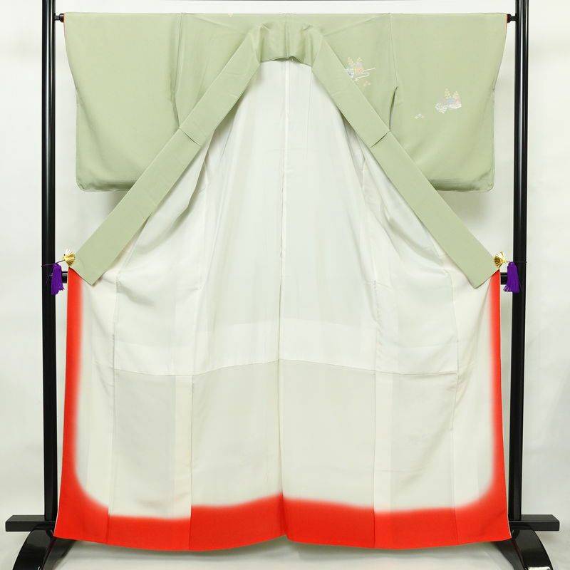 付け下げ 良品 落款入り 金駒刺繍 縮緬 正絹 古典柄 袷仕立て 身丈163cm 裄丈66cm 箔 一部しつけ糸付き フォーマル 着物 緑・うぐいす色_画像3