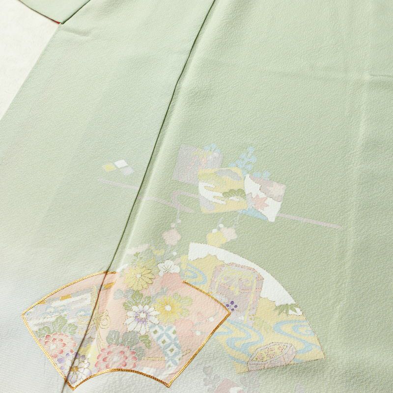 付け下げ 良品 落款入り 金駒刺繍 縮緬 正絹 古典柄 袷仕立て 身丈163cm 裄丈66cm 箔 一部しつけ糸付き フォーマル 着物 緑・うぐいす色_画像5