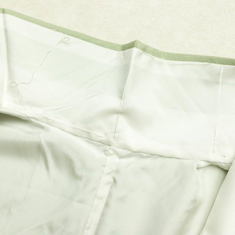 付け下げ 良品 落款入り 金駒刺繍 縮緬 正絹 古典柄 袷仕立て 身丈163cm 裄丈66cm 箔 一部しつけ糸付き フォーマル 着物 緑・うぐいす色_画像21