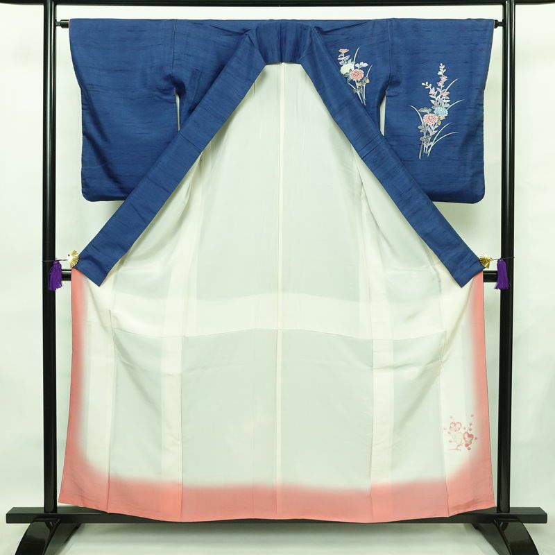 付け下げ 正絹 紬地 花柄 袷仕立て 身丈157.5cm 裄丈65cm 着物 青・紺_画像3