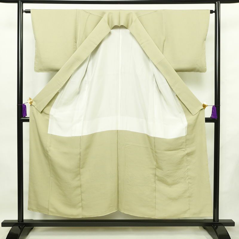 色留袖 良品 葉月物語絵巻 しつけ糸付き 一つ紋付き 正絹 人物・動物柄 袷仕立て 身丈151.5cm 裄丈63.5cm 箔 フォーマル 着物 緑・うぐいす色_画像3