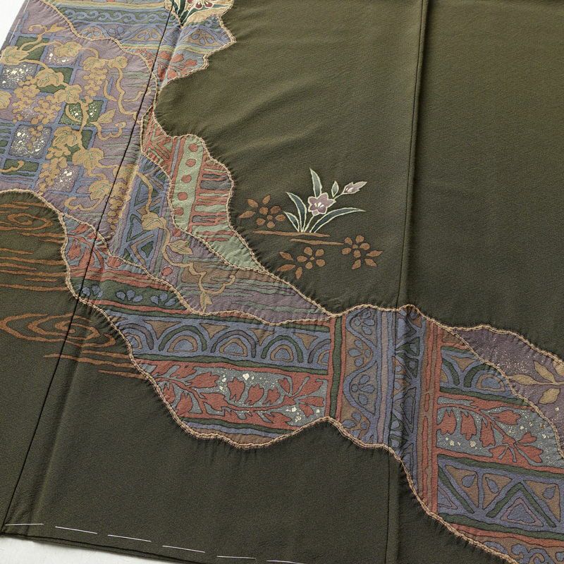 付け下げ 美品 落款入り しつけ糸付き 縮緬 正絹 木の葉・植物柄 袷仕立て 身丈163cm 裄丈64cm 箔 絞り 共八掛 フォーマル 着物 緑・うぐいす色_画像4