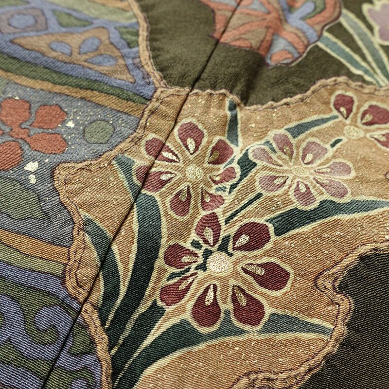 付け下げ 美品 落款入り しつけ糸付き 縮緬 正絹 木の葉・植物柄 袷仕立て 身丈163cm 裄丈64cm 箔 絞り 共八掛 フォーマル 着物 緑・うぐいす色_画像7