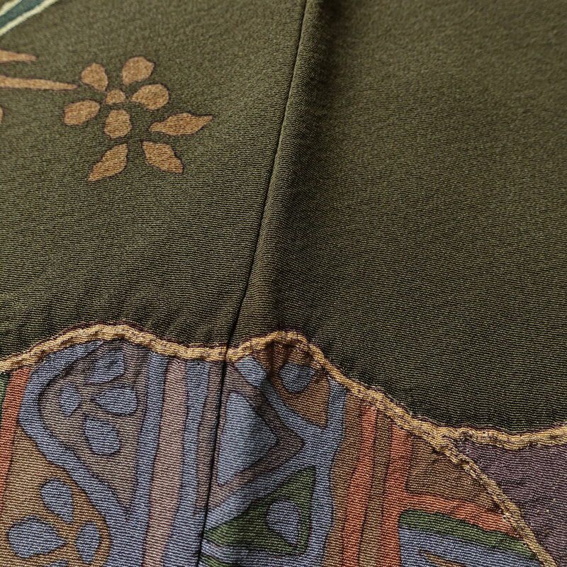 付け下げ 美品 落款入り しつけ糸付き 縮緬 正絹 木の葉・植物柄 袷仕立て 身丈163cm 裄丈64cm 箔 絞り 共八掛 フォーマル 着物 緑・うぐいす色_画像11