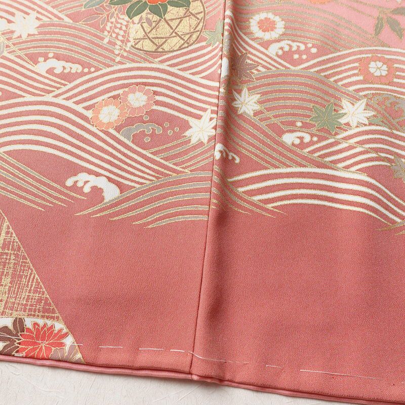 訪問着 美品 しつけ糸付き 正絹 古典柄 袷仕立て 身丈161cm 裄丈63cm 箔 金彩 菊 フォーマル 着物 ピンク_画像11