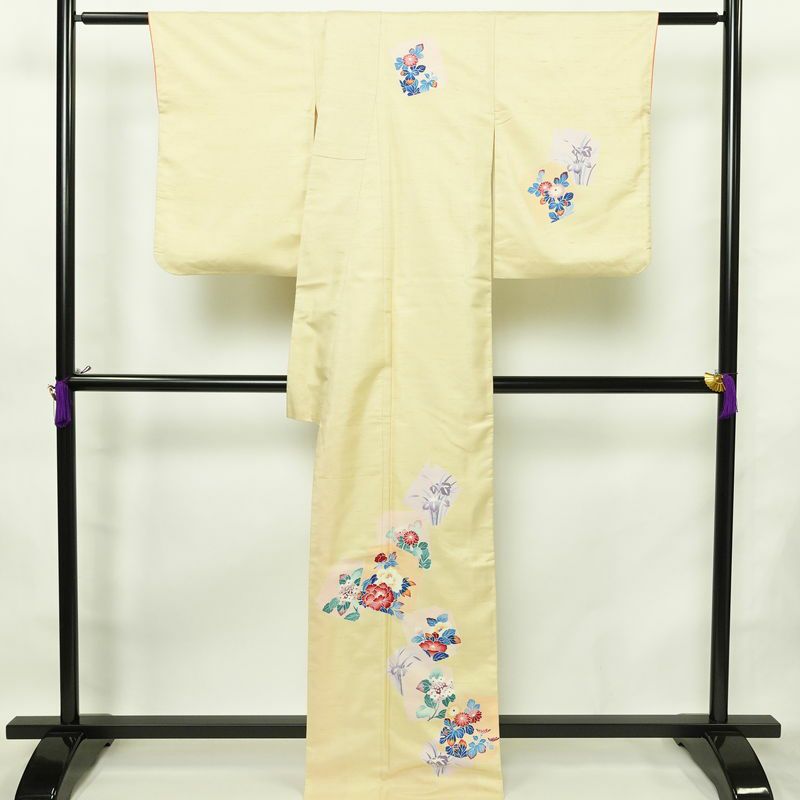 付け下げ 良品 紬地 正絹 花柄 袷仕立て 身丈167cm 裄丈66.5cm 着物 クリーム_画像2