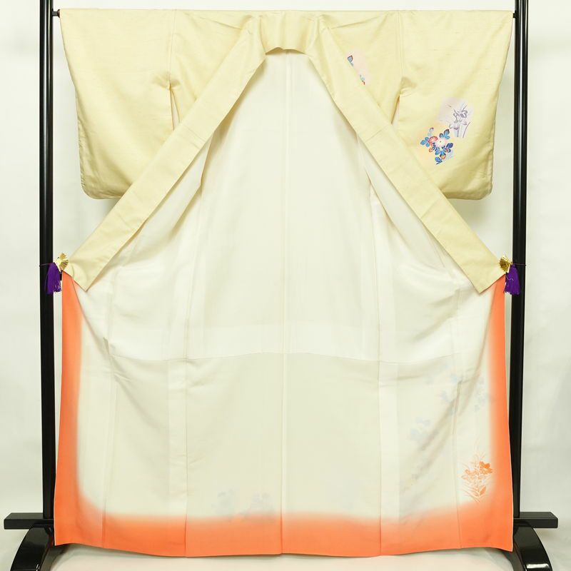 付け下げ 良品 紬地 正絹 花柄 袷仕立て 身丈167cm 裄丈66.5cm 着物 クリーム_画像3