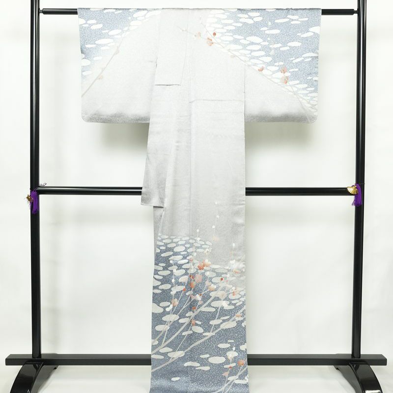 訪問着 落款入り 綸子 正絹 花柄 袷仕立て 身丈165cm 裄丈66cm 箔 共八掛 梅 金彩 フォーマル 着物 グレー_画像2