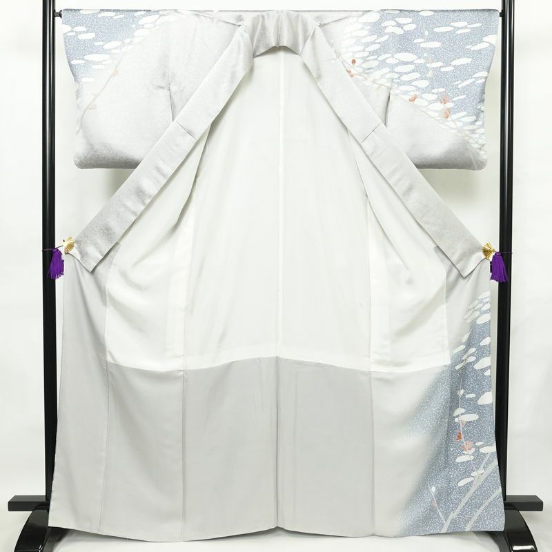 訪問着 落款入り 綸子 正絹 花柄 袷仕立て 身丈165cm 裄丈66cm 箔 共八掛 梅 金彩 フォーマル 着物 グレー_画像3