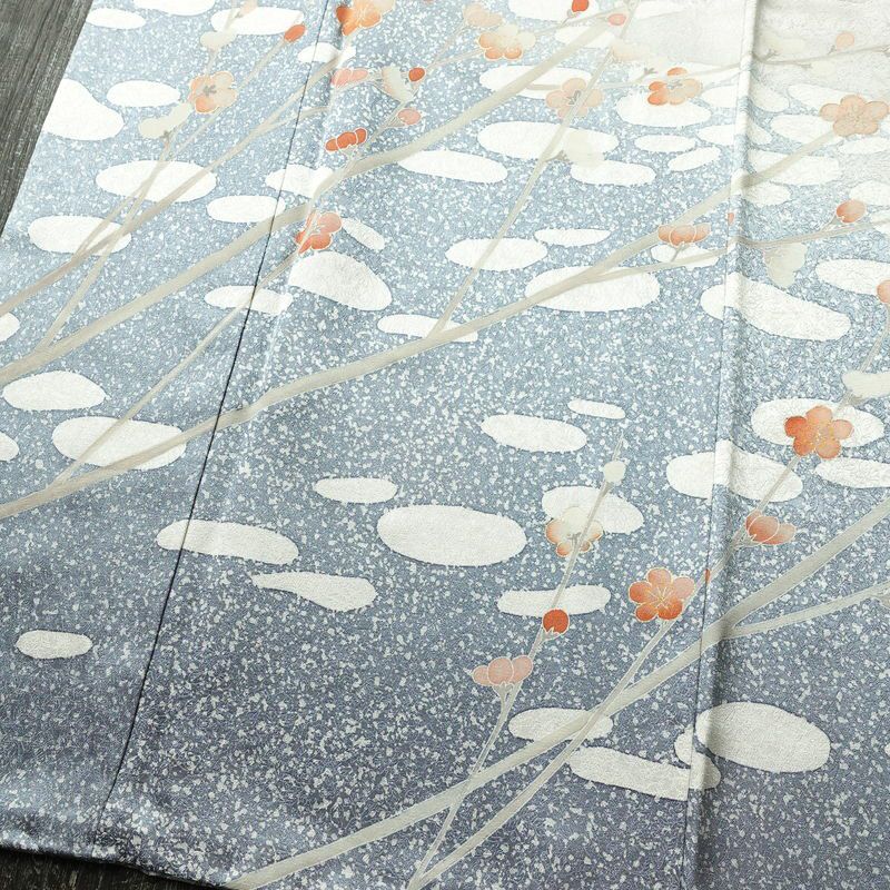 訪問着 落款入り 綸子 正絹 花柄 袷仕立て 身丈165cm 裄丈66cm 箔 共八掛 梅 金彩 フォーマル 着物 グレー_画像4