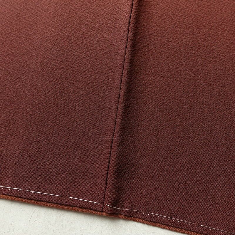 色無地 美品 しつけ糸付き 縮緬 一つ紋付き 正絹 その他の柄 袷仕立て 身丈167cm 裄丈66cm 共八掛 着物 茶_画像10
