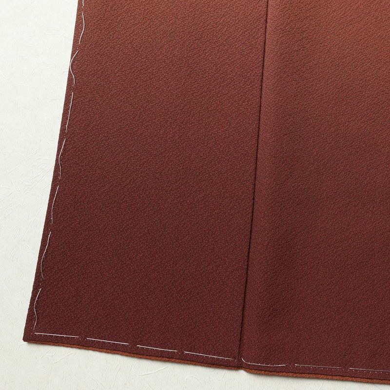 色無地 美品 しつけ糸付き 縮緬 一つ紋付き 正絹 その他の柄 袷仕立て 身丈167cm 裄丈66cm 共八掛 着物 茶_画像11