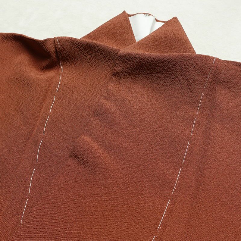 色無地 美品 しつけ糸付き 縮緬 一つ紋付き 正絹 その他の柄 袷仕立て 身丈167cm 裄丈66cm 共八掛 着物 茶_画像17