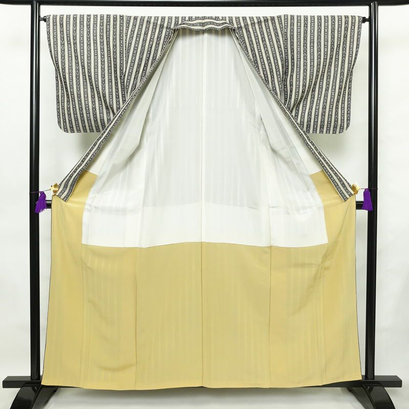 紬 良品 しつけ糸付き 正絹 縞柄・線柄 袷仕立て 身丈159.5cm 裄丈65.5cm 着物 グレー_画像3