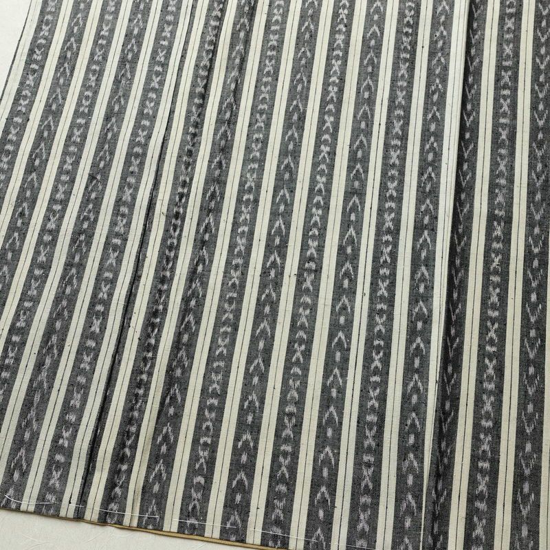 紬 良品 しつけ糸付き 正絹 縞柄・線柄 袷仕立て 身丈159.5cm 裄丈65.5cm 着物 グレー_画像4
