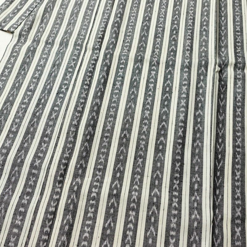 紬 良品 しつけ糸付き 正絹 縞柄・線柄 袷仕立て 身丈159.5cm 裄丈65.5cm 着物 グレー_画像5