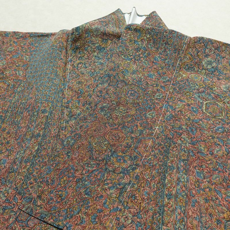 小紋 美品 しつけ糸付き 縮緬 付下小紋 正絹 幾何学柄・抽象柄 袷仕立て 身丈160.5cm 裄丈66cm 着物 多色使い_画像17