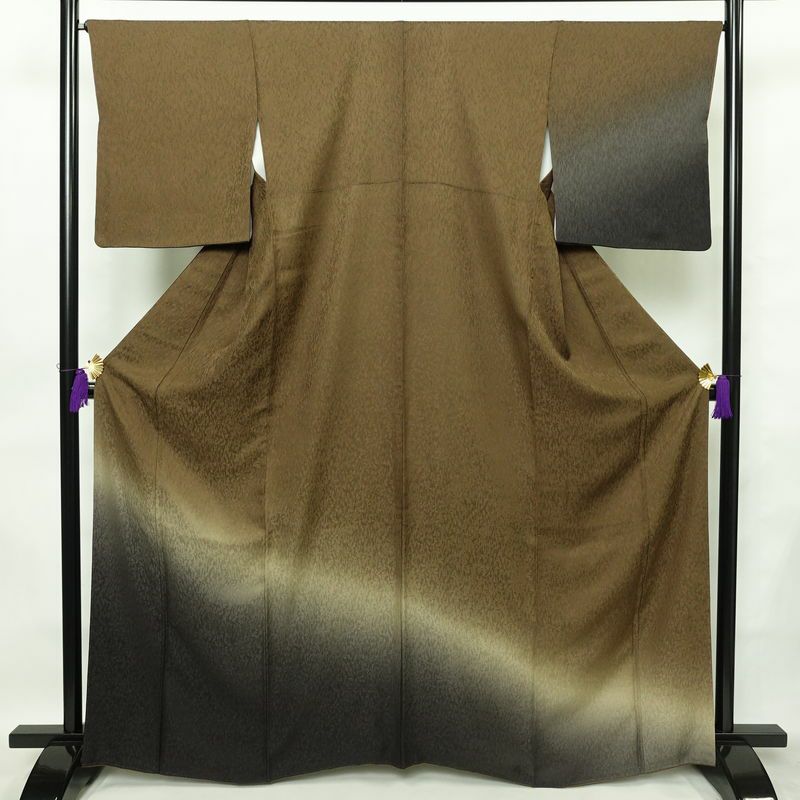 付け下げ 美品 正絹 その他の柄 袷仕立て 身丈165cm 裄丈67cm フォーマル 着物 緑・うぐいす色_画像1