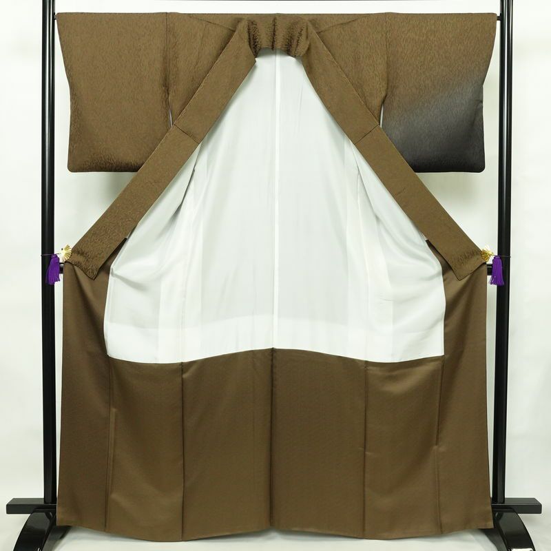 付け下げ 美品 正絹 その他の柄 袷仕立て 身丈165cm 裄丈67cm フォーマル 着物 緑・うぐいす色_画像3