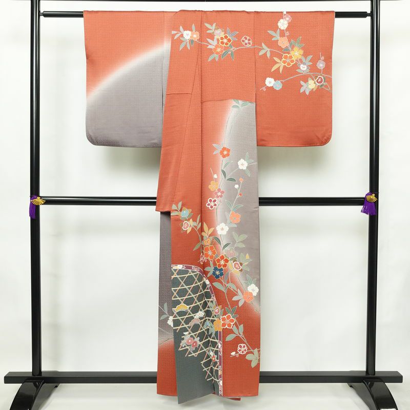 訪問着 良品 綸子 正絹 花柄 袷仕立て 身丈157.5cm 裄丈64cm 箔 フォーマル 紫・藤色_画像2