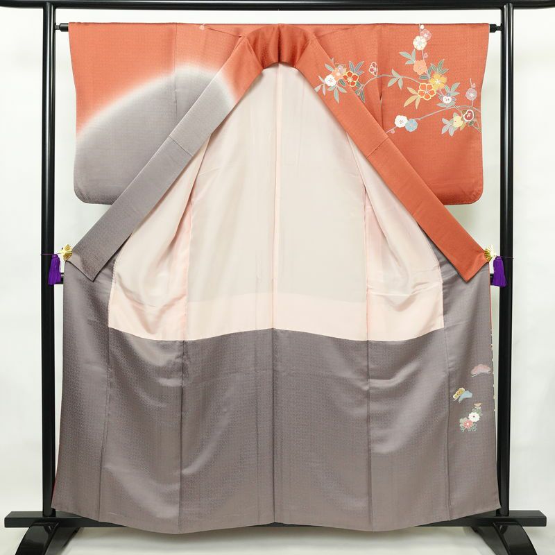 訪問着 良品 綸子 正絹 花柄 袷仕立て 身丈157.5cm 裄丈64cm 箔 フォーマル 紫・藤色_画像3