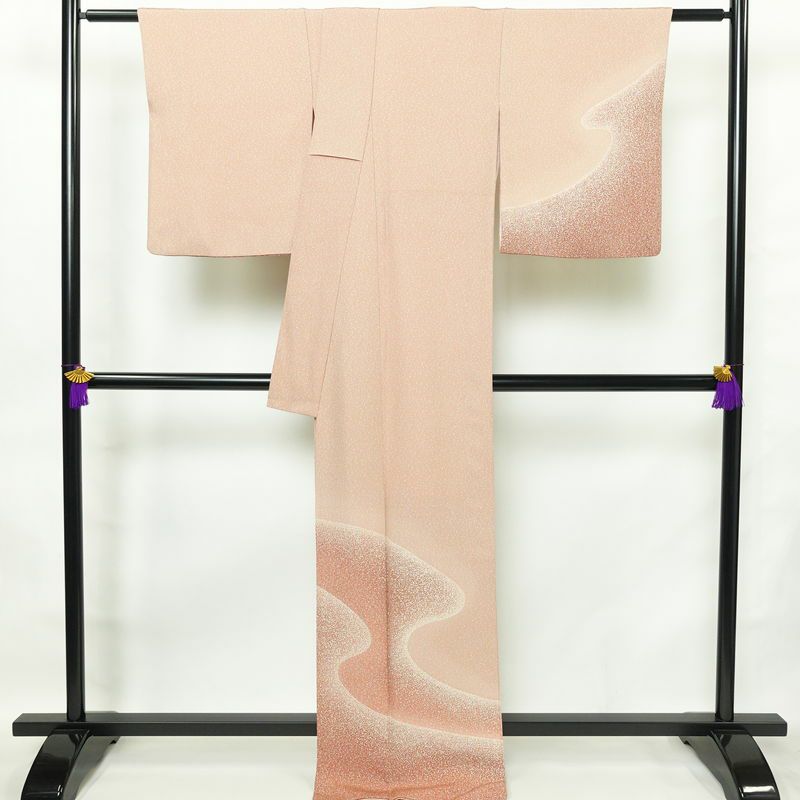 付け下げ 良品 縮緬 正絹 流水・波柄 袷仕立て 身丈169.5cm 裄丈69cm 共八掛 フォーマル 着物 ピンク_画像2