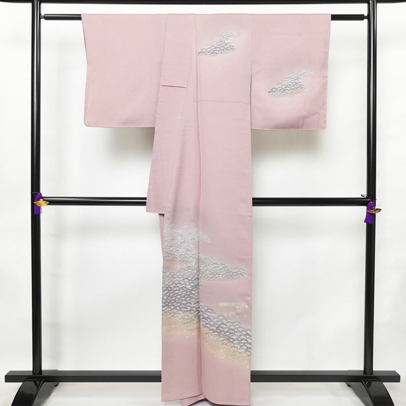 付け下げ 良品 正絹 風景柄 袷仕立て 身丈159.5cm 裄丈65.5cm 箔 一部しつけ糸付き フォーマル 着物 紫・藤色_画像2