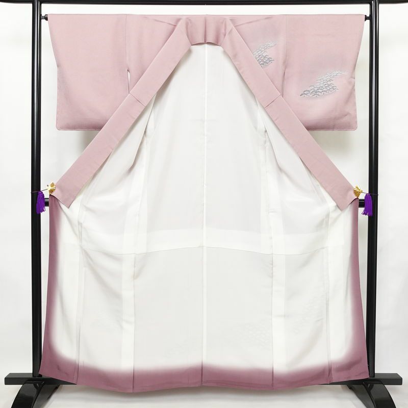 付け下げ 良品 正絹 風景柄 袷仕立て 身丈159.5cm 裄丈65.5cm 箔 一部しつけ糸付き フォーマル 着物 紫・藤色_画像3