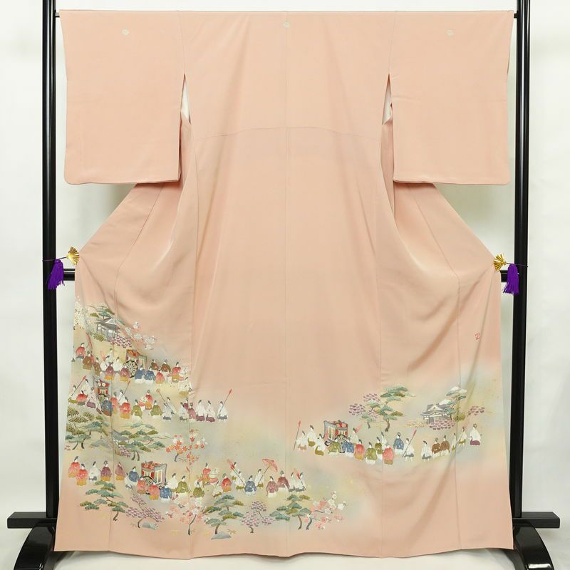 色留袖 良品 三つ紋入り 落款入り 正絹 人物・動物柄 袷仕立て 身丈165.5cm 裄丈66.5cm 箔 金彩 金通し フォーマル 着物 ピンク_画像1