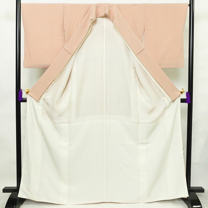 色留袖 良品 三つ紋入り 落款入り 正絹 人物・動物柄 袷仕立て 身丈165.5cm 裄丈66.5cm 箔 金彩 金通し フォーマル 着物 ピンク_画像3