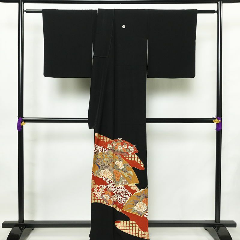 黒留袖 五つ紋付き 金駒刺繍 正絹 古典柄 袷仕立て 身丈164cm 裄丈68cm 箔 金彩 フォーマル 着物 黒_画像2