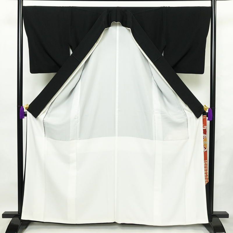 黒留袖 五つ紋付き 金駒刺繍 正絹 古典柄 袷仕立て 身丈164cm 裄丈68cm 箔 金彩 フォーマル 着物 黒_画像3