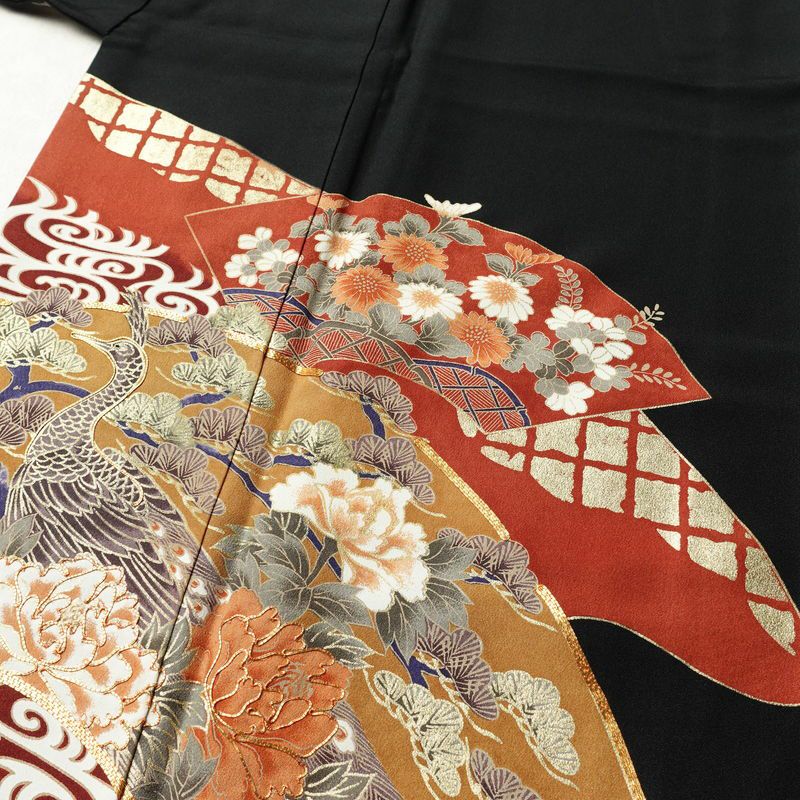 黒留袖 五つ紋付き 金駒刺繍 正絹 古典柄 袷仕立て 身丈164cm 裄丈68cm 箔 金彩 フォーマル 着物 黒_画像5