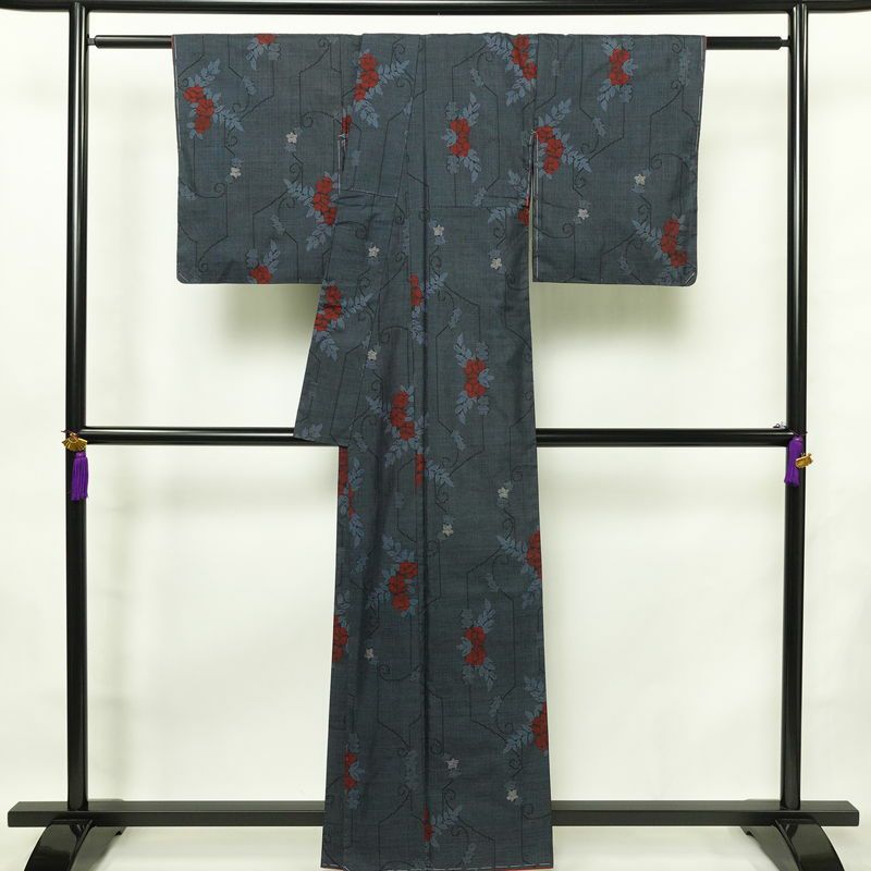 紬 良品 しつけ糸付き 正絹 花柄 袷仕立て 身丈160cm 裄丈64.5cm 着物 青・紺_画像2