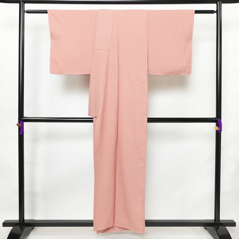色無地 しつけ糸付き 正絹 その他の柄 袷仕立て 身丈154.5cm 裄丈66cm フォーマル 着物 ピンク_画像2