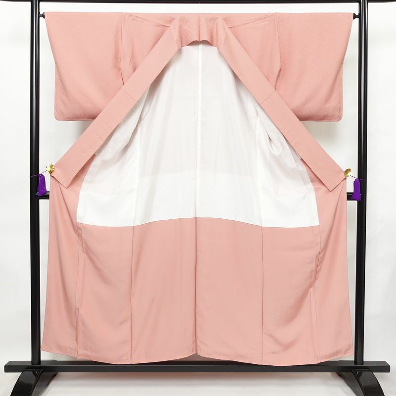 色無地 しつけ糸付き 正絹 その他の柄 袷仕立て 身丈154.5cm 裄丈66cm フォーマル 着物 ピンク_画像3