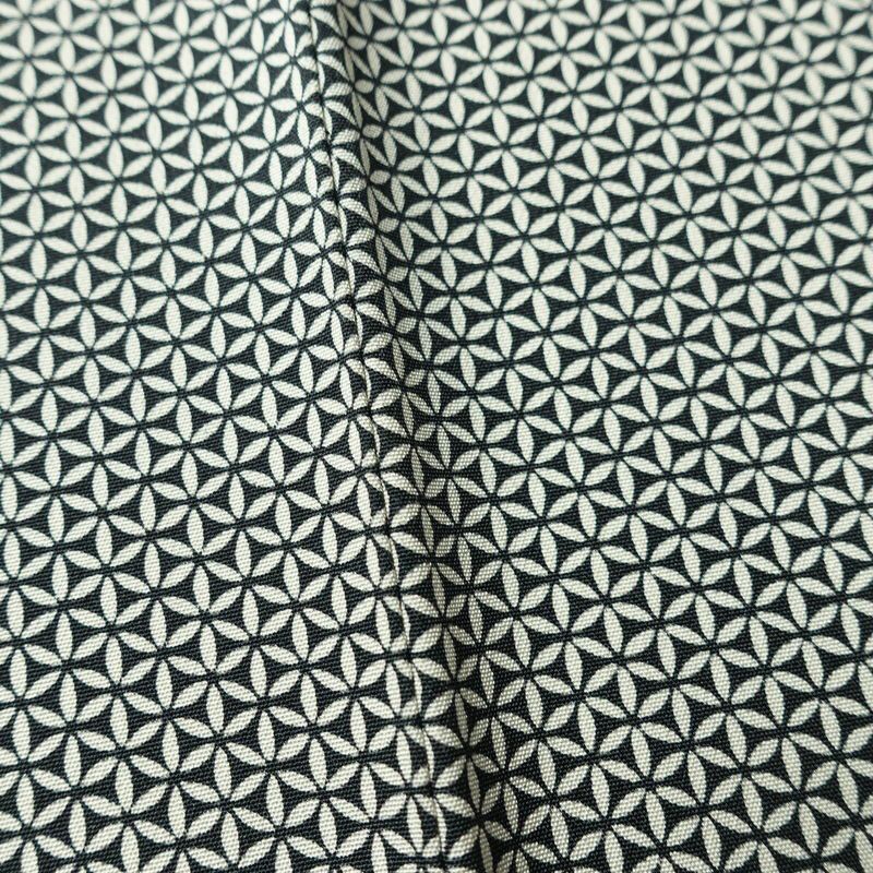 小紋 正絹 古典柄 袷仕立て 身丈156cm 裄丈64cm 着物 黒_画像10