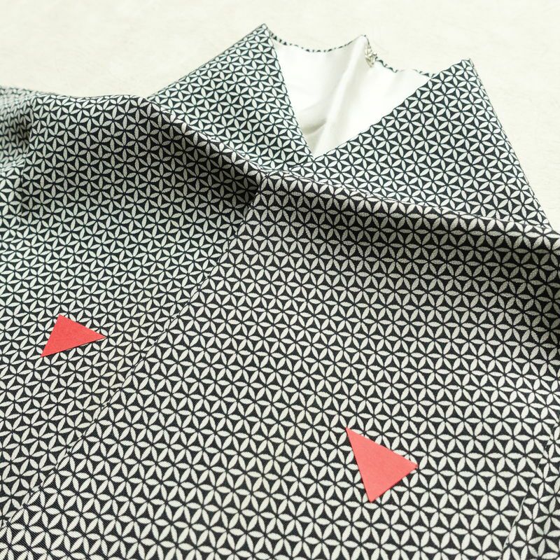 小紋 正絹 古典柄 袷仕立て 身丈156cm 裄丈64cm 着物 黒_画像16